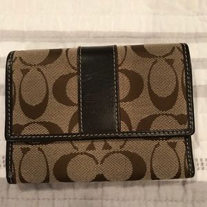 Coach trifold wallet - brown / tan signature